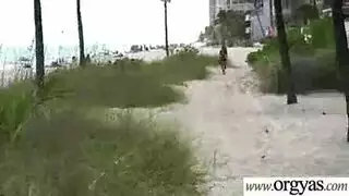 رسوم جنسية متحركة: قضيب يغوص في فرج مبلل