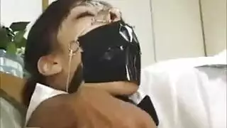 تم تصويره الآن: بورن عنيف جماعي في المطبخ