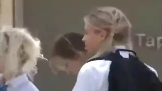 نيك بنات المدارس في الغابه