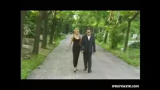 فتاة المكتب المثيرة يحصل كسها المبلل على تدمير من عشيقها
