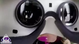 خالد يصور مراته وهو بينيكها