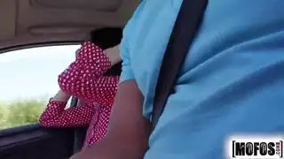 لقد وعد بأننا سنمارس الجنس في حقل مهجور