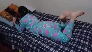 الجد يستغل فرص بين يتواجد هو وحدته ويمارس معها جنس سخن
