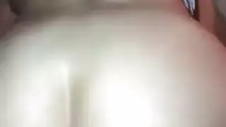 لعب إباحي شرجي لشقراء بقضيب اصطناعي كبير