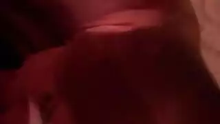 وقت الاستحمام الإباحي: زوجة شقراء تستمني حتى النشوة
