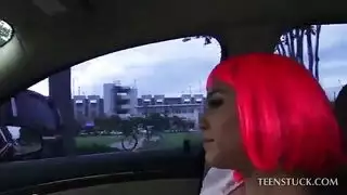 نجم وسائل التواصل الموشوم يتم ممارسة الجنس الجماعي عليه من أصدقائه