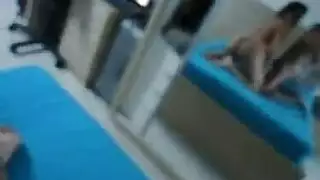 فتيات لاتينيات متحولات تخلعن ملابسهن لجلسة إباحية جامحة