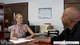 ممتلئة في كل ثقب بقضبان سوداء كبيرة