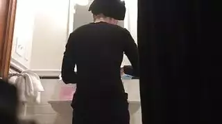 وقحة شقراء تعوي وهي تركب قضيب الرجل الناضج السميك حتى الذروة