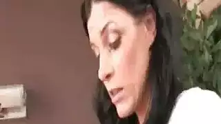 بيتزا التوصيل يمارس الجنس بعمق داخل ميلف سمراء