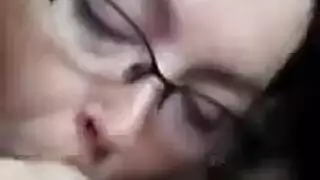 زوجة أمريكية رائعة في النفط اللعب