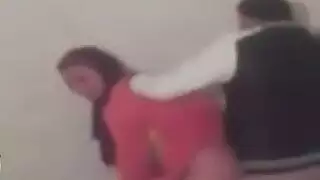 يزنقها بالعافيع