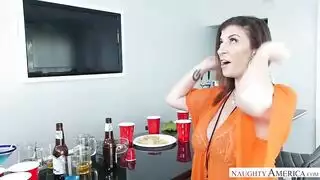 أفلام سارة جاي المترجمة الإباحية: ستة مشاهد صريحة