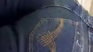 مشهد مص الثدي الإباحي وتقطير الشمع المثير