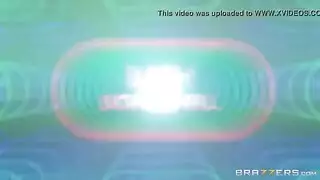 يمص بزاز اخته في الحمام