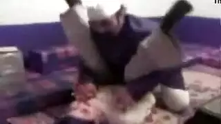 رجل سكران رضع رومنسي