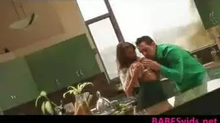 إباحي عربي صريح: يأخذها مثل البلدوزر