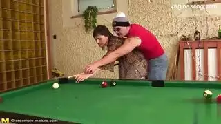 أنجما تأخذ قضيب تشاد السميك بعمق