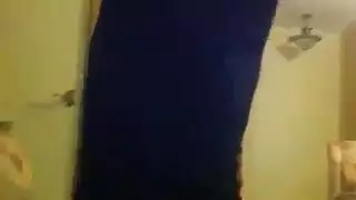 العاهرة كارمن في جلسة جنس جماعي تأخذ عدة أعضاء ذكورية