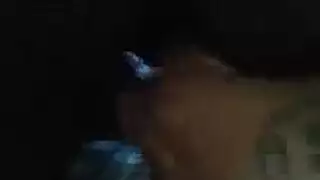 ضرب بالأصابع في ثقوب ضيقة غارقة بإثارة