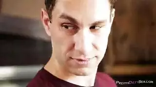 حركة ضخ عميقة حقيقية مع نجمة البورنو شانيل سكاي