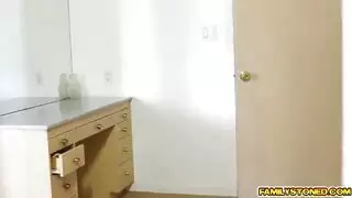 خائف من ذلك القضيب العملاق