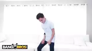 قضيب مراهق يلتقي بميلف سوداء هائجة لعمل إباحي صريح