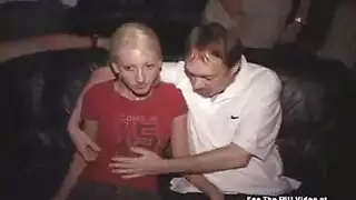 سحر يا حارس الشاطئ في سن المراهقة الشقراء