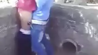 جماع مكثف في الحقل – وضعية الكلب على التراب