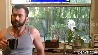 جنس مثلي حار: مضاجعة على أرضية المسبح