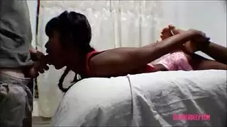 تستلقي على ضهرها