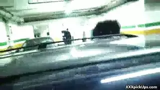 تريد الهروب من الشباك لم تخرج مؤخرتها فيميكها ينيكها نيك عنيف في الشباك