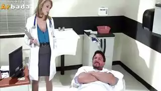 ممرضة تتلقى سائل الطبيب المنوي في فيلم بورن طبي ساخن