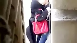 ثنائي شاب في فعل إباحي: مص وقوف كلب