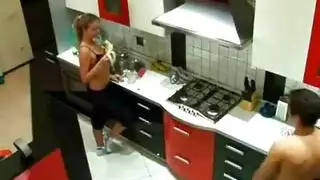 جنس جسم الجيم المتعرق: الزوج يطالب بزوجته