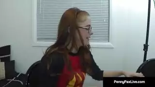 انتفاخ في حلقها من ضخ قضيب سمين كبير