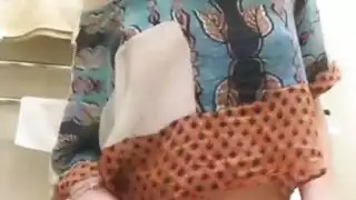 مراهقة روسية موشومة تُضرب في كل فتحة