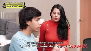 ولد يساعد مرت لاب في خسيل ملابس