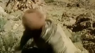 ثلاثي قبلي يتحول إلى جنس جماعي قوي وعملية مص