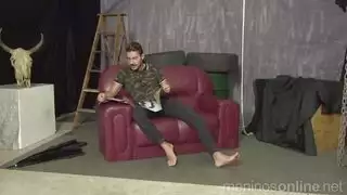 ثلاثي بإيلاج مزدوج مع رجال عضليين