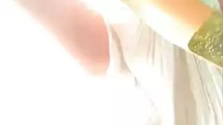 شقراء مرتدية الجوارب تُضاجع فرجها بقوة حتى النشوة