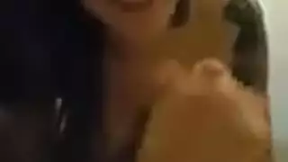 أسمرة جامدة تمص زب و تلحس طيزه بعنف