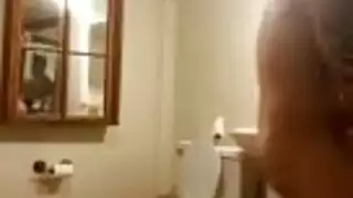 وضعية كلب عدوانية: كلبة تُضرب حتى الإرهاق