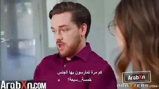 امرأة ناضجة تأخذ عشيق ابنتها لجلسة بورن عنيفة