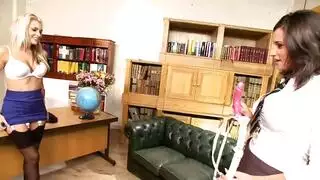 فتيات كريمة يأخذن كل المني الذي يمكنهن الحصول عليه