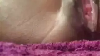 البرازيلية المثيرة يتم ت finger ثم تدك بقضيب أبيض