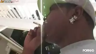 جنس جماعي عنيف: ليزا محاطة برجال سمر