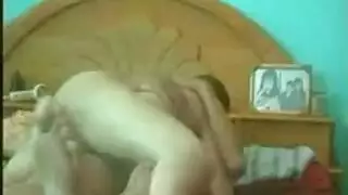 فتيات مثيرات يكشفن أجسادهن لصور إباحية