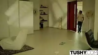 عرض بورن قوي لعارضة كاميرا عربية ممتلئة الجسم