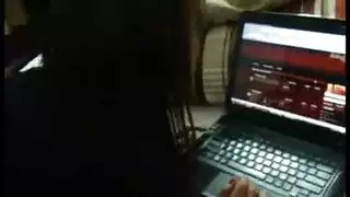 فتاة مثيرة تئن وهي تركب لعبة طاحنة
